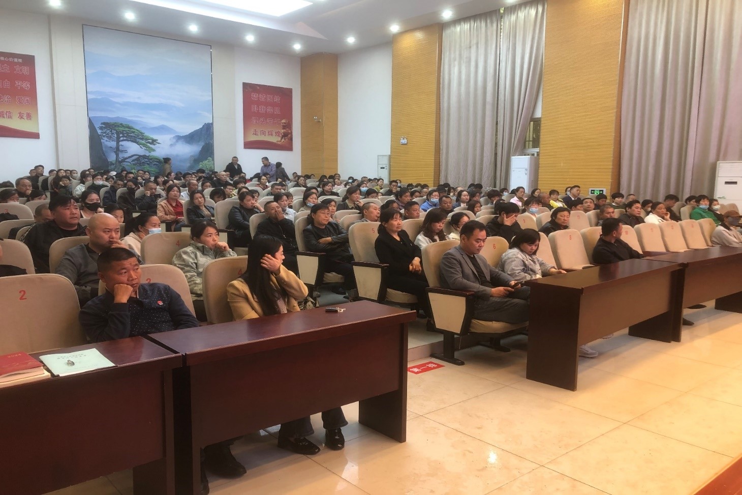 家校共育心理健康讲座2.jpg