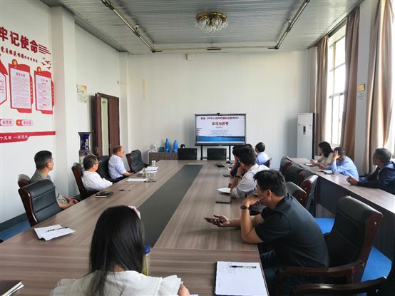 会议室里的人们

描述已自动生成